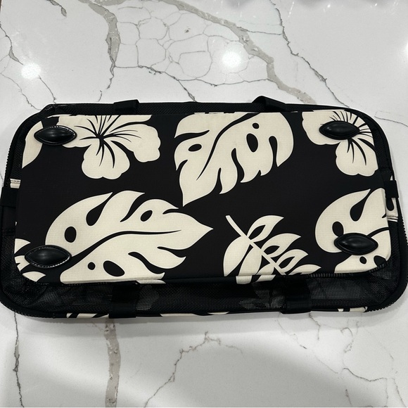 ALOHA Collection x CleverMade Collapsible Beach Tote Black White Floral - Picture 4 of 4